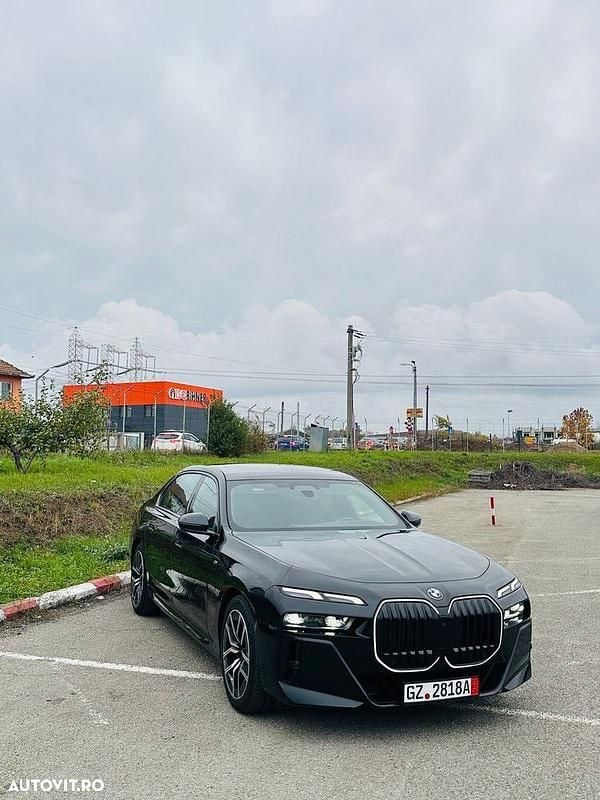 Culoarenegru Utilizat 2023 BMW 740 Comfort Edition Berlinǎ | 79.500 EUR (Preț OK) - Imagine 1/4