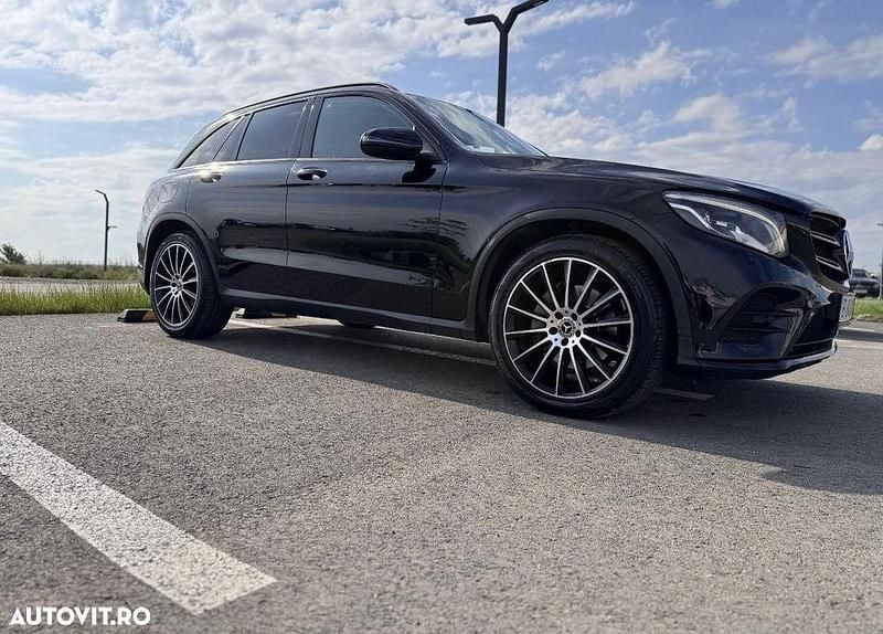 Second-hand Mercedes GLC250 AMG line 205 CP (150 kW) 2017 Culoarenegru SUV
