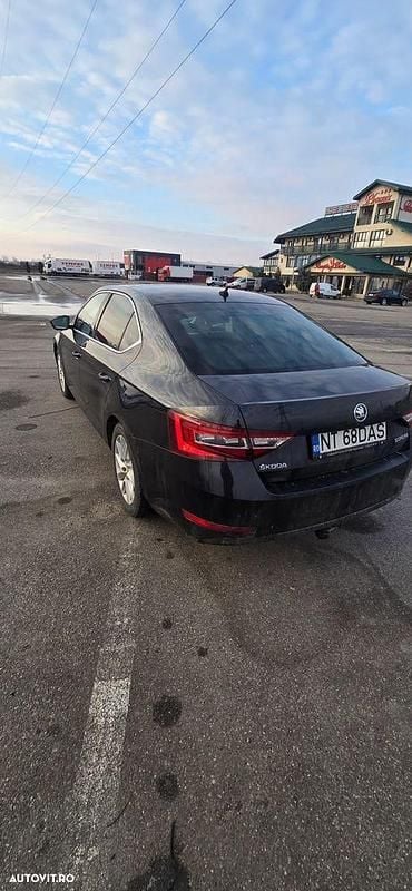Second-hand Skoda Superb Ambition 150 CP (110 kW) 2017 Culoarenegru Berlinǎ