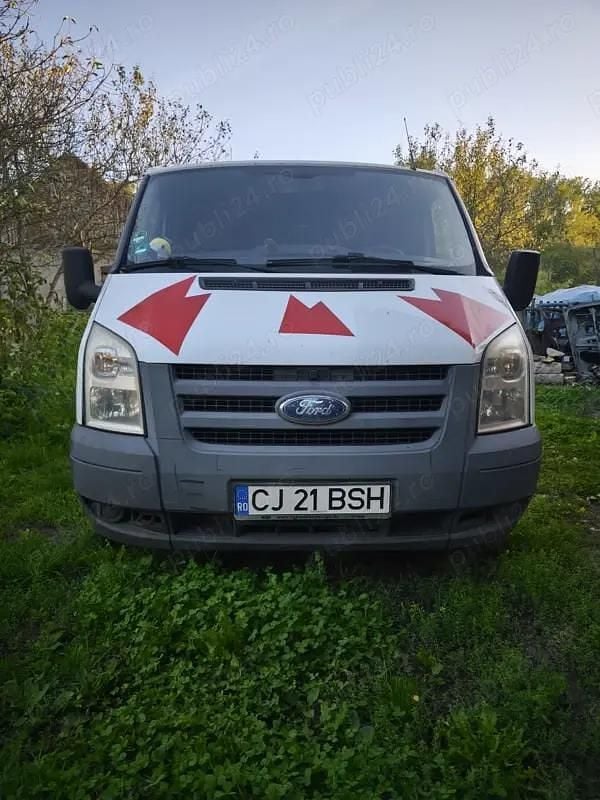 Alb Utilizat 2011 Ford Transit Monovolum | 4.000 EUR (Super Preț) - Imagine 1/4