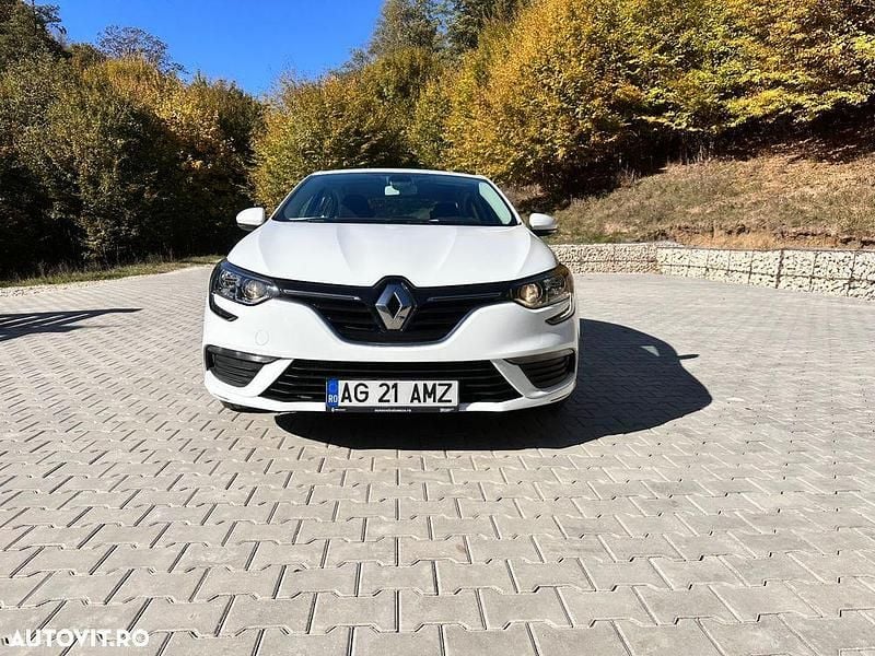 Culoarealb Utilizat 2020 Renault Mégane IV Zen Berlinǎ | 13.000 EUR (Preț OK) - Imagine 1/4