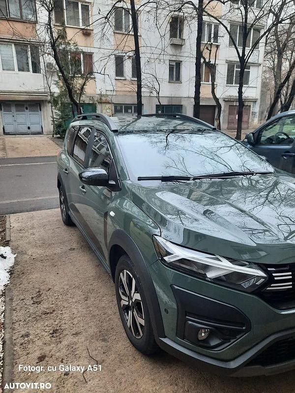 Second-hand Dacia Jogger Extreme 140 CP (102 kW) 2023 Culoareverde Monovolum