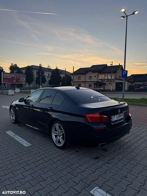 Culoarenegru Utilizat 2012 BMW 530 Comfort Edition Berlinǎ | 13.500 EUR (Puțin scump) - Imagine 1/4