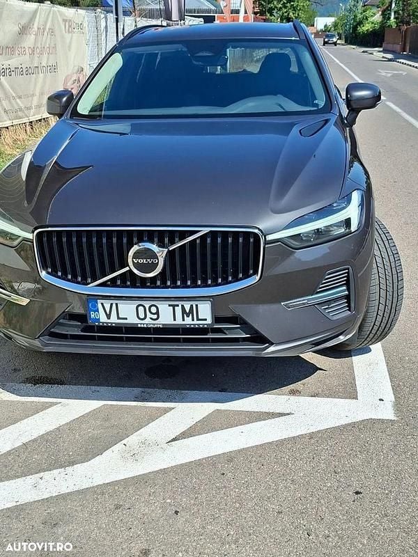 Gri Utilizat 2021 Volvo XC60 Core SUV | 27.500 EUR (Super Preț) - Imagine 1/4
