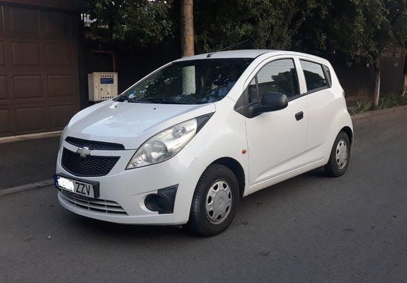 Second-hand Chevrolet Spark 85 CP (62 kW) 2012 Alb Hatchback