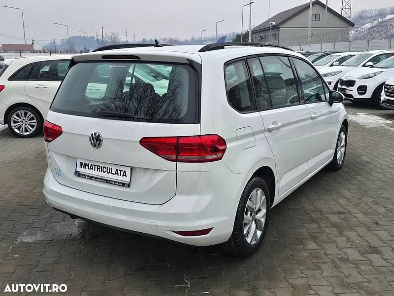Second-hand VW Touran Comfortline 115 CP (84 kW) 2017 Culoarealb Monovolum
