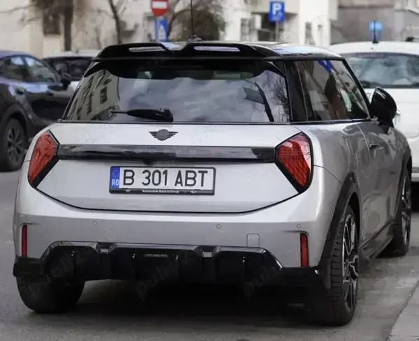 Utilizat 2024 Mini Cooper S Hatchback | 34.000 EUR - Imagine 1/4