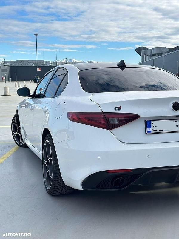 Second-hand Alfa Romeo Giulia Veloce 280 CP (205 kW) 2020 Culoarealb Berlinǎ