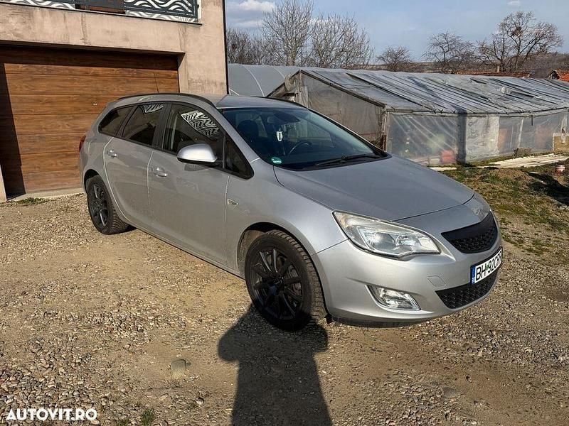 Gri Utilizat 2011 Opel Astra Break | 3.200 EUR (Preț OK) - Imagine 1/4