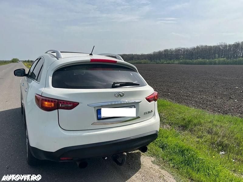 Second-hand Infiniti Fx30 Premium 238 CP (175 kW) 2012 Culoarealb SUV