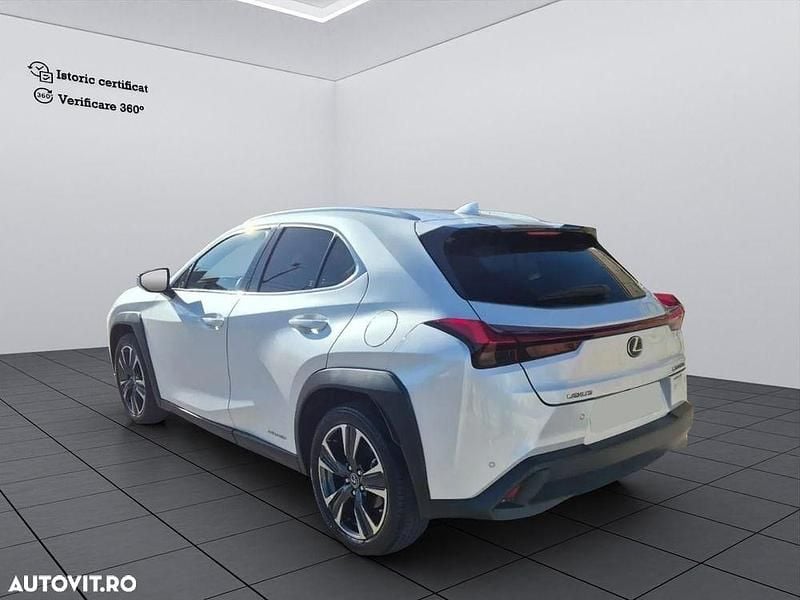 Second-hand Lexus UX 250h E-FOUR 184 CP (135 kW) 2020 Culoarealb SUV