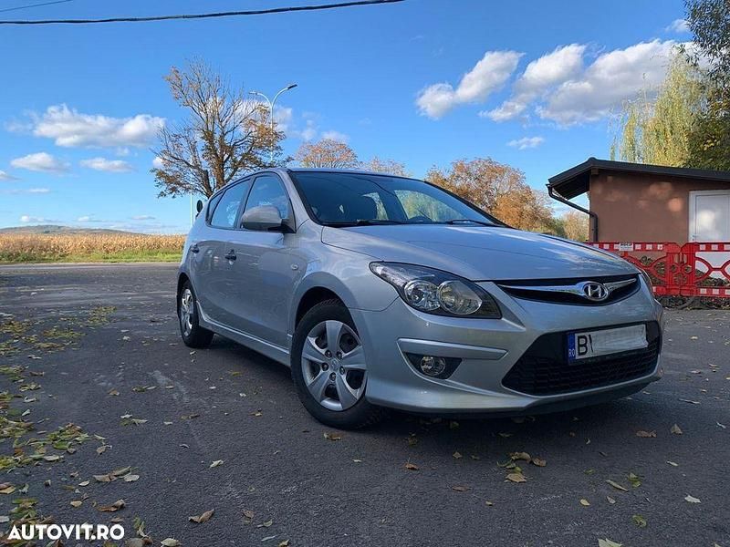 Culoareargint Utilizat 2011 Hyundai i30 Classic Hatchback | 5.990 EUR (Scump) - Imagine 1/4