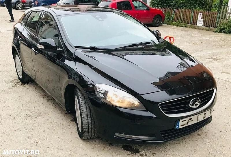 Culoarenegru Utilizat 2015 Volvo V40 Standard Hatchback | 7.200 EUR (Preț OK) - Imagine 1/4