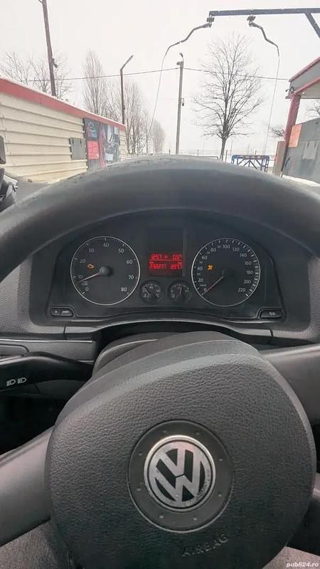 Utilizat 2004 VW Golf Berlinǎ | 1.200 EUR (Preț bun) - Imagine 1/4