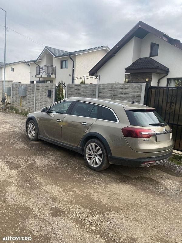 Culoareverde Utilizat 2014 Opel Insignia Sport Break | 5.200 EUR (Super Preț) - Imagine 1/4