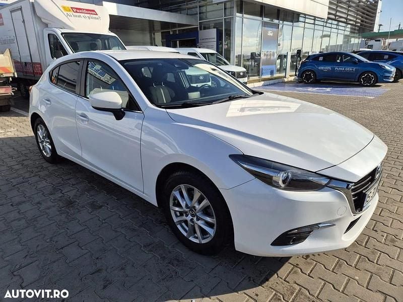 Second-hand Mazda 3 Center-Line 120 CP (88 kW) 2017 Culoarealb Hatchback