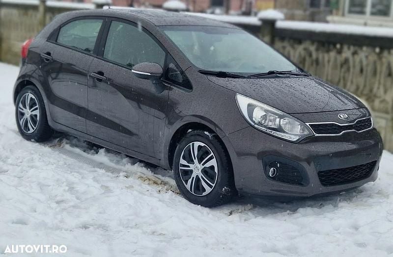 Second-hand Kia Rio FIFA World Cup Edition 109 CP (80 kW) 2013 Culoaremaro Hatchback