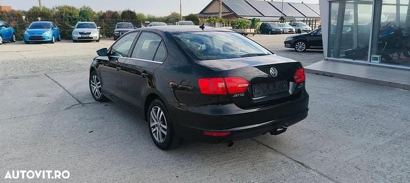 Second-hand VW Jetta Comfortline 105 CP (77 kW) 2011 Culoarenegru Berlinǎ