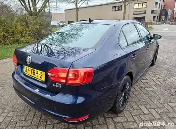 Second-hand VW Jetta 105 CP (77 kW) 2012 Albastru Berlinǎ