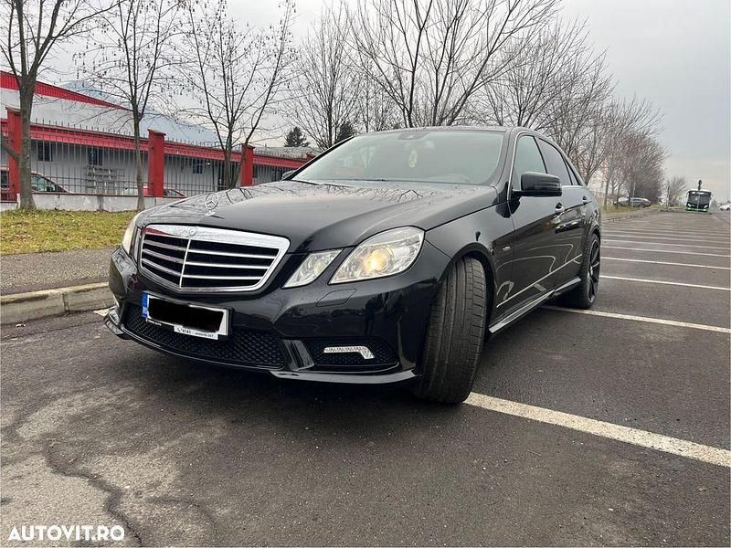Culoarenegru Utilizat 2010 Mercedes E200 Berlinǎ | 9.390 EUR - Imagine 1/4