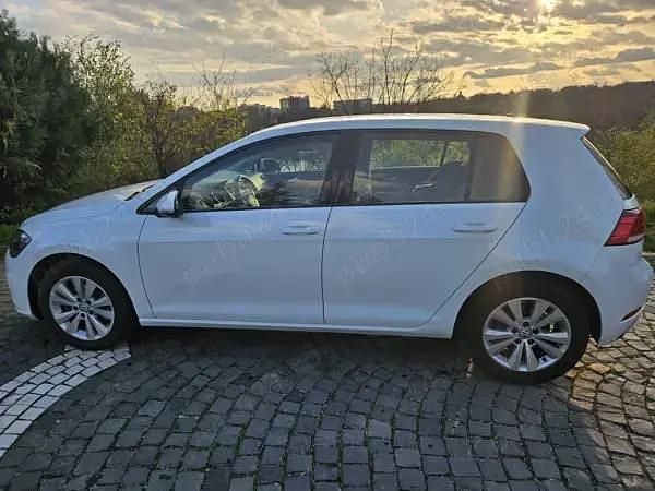 Alb Utilizat 2018 VW Golf VII Comfortline Hatchback | 8.700 EUR (Preț OK) - Imagine 1/4