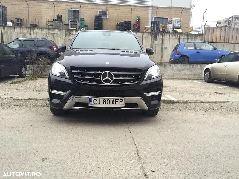 Culoarenegru Utilizat 2012 Mercedes ML350 Edition 1 SUV | 12.250 EUR (Preț bun) - Imagine 1/4