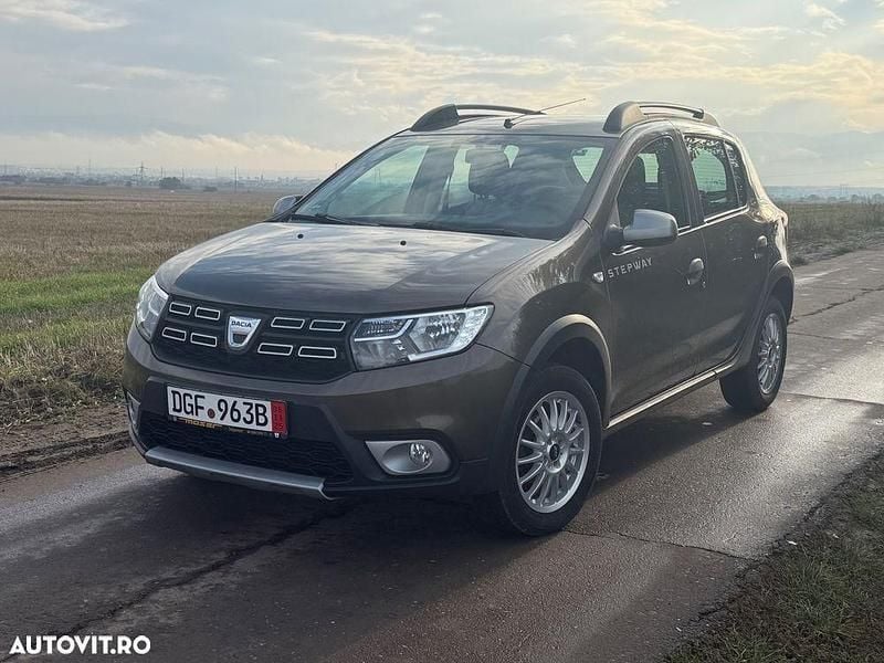 Culoaremaro Utilizat 2018 Dacia Sandero Celebration Hatchback | 7.190 EUR (Preț OK) - Imagine 1/4