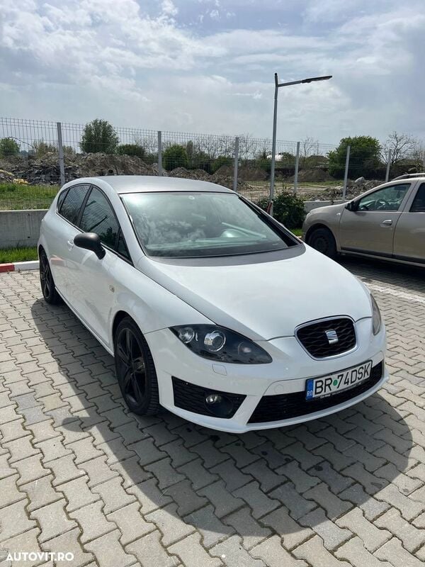 Alb Utilizat 2011 Seat Leon FR Hatchback | 5.000 EUR (Preț OK) - Imagine 1/4