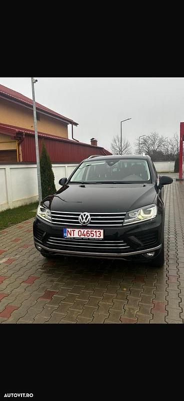 Culoarenegru Utilizat 2016 VW Touareg SUV | 17.000 EUR (Super Preț) - Imagine 1/4