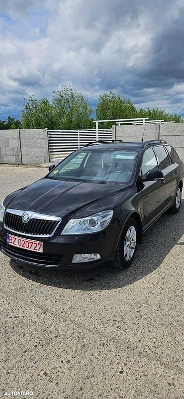 Culoarenegru Utilizat 2009 Skoda Octavia Business Line Break | 3.350 EUR (Preț bun) - Imagine 1/4