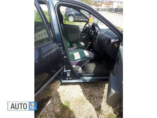 Second-hand Dacia Logan Lauréate 75 CP (55 kW) 2005 Verde Berlinǎ