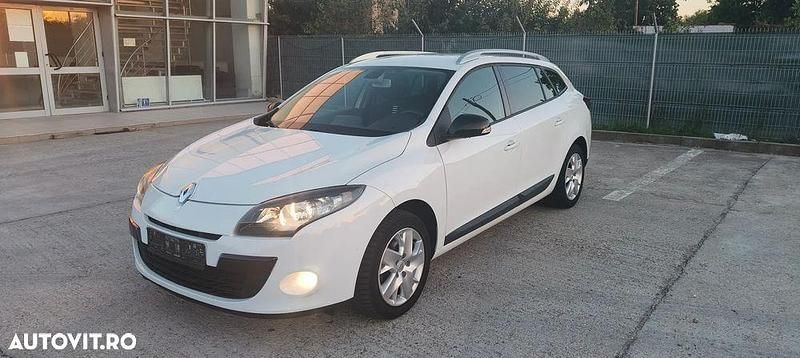 Culoarealb Utilizat 2011 Renault Mégane GrandTour Dynamique Break | 4.190 EUR (Preț OK) - Imagine 1/4