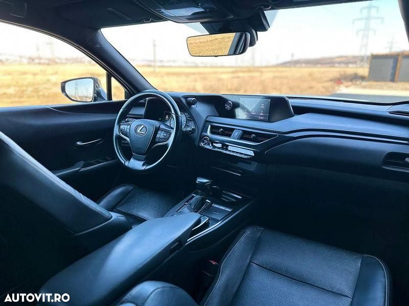 Second-hand Lexus UX 250h Executive Line 184 CP (135 kW) 2019 Culoaregri SUV