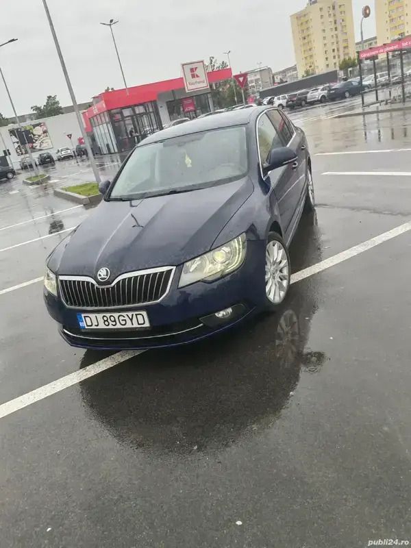 Utilizat 2015 Skoda Superb Berlinǎ | 7.800 EUR (Preț bun) - Imagine 1/4