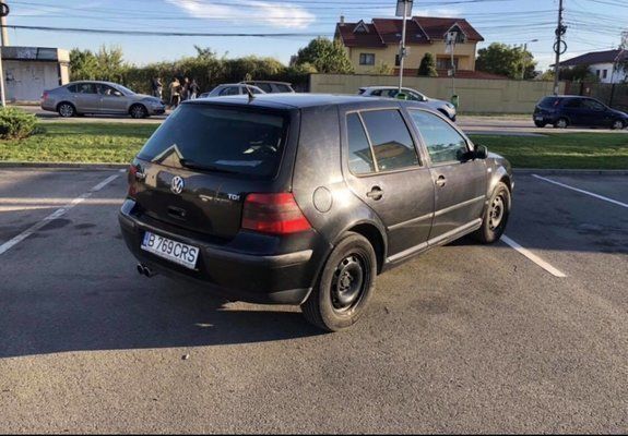 Second-hand VW Golf IV 101 CP (74 kW) 2003 Negru Hatchback