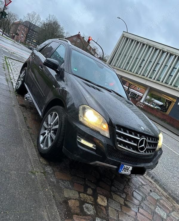 Negru Utilizat 2011 Mercedes ML350 Edition SUV | 15.500 EUR (Scump) - Imagine 1/4