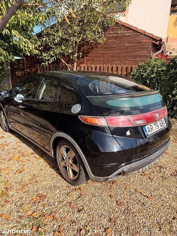 Culoarenegru Utilizat 2008 Honda Civic Comfort Hatchback | 3.200 EUR (Preț OK) - Imagine 1/4