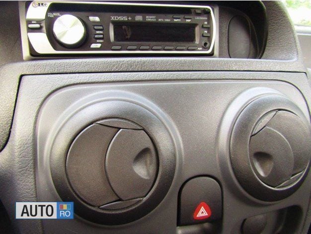 Second-hand Dacia Solenza 75 CP (55 kW) 2005 Visiniu Hatchback