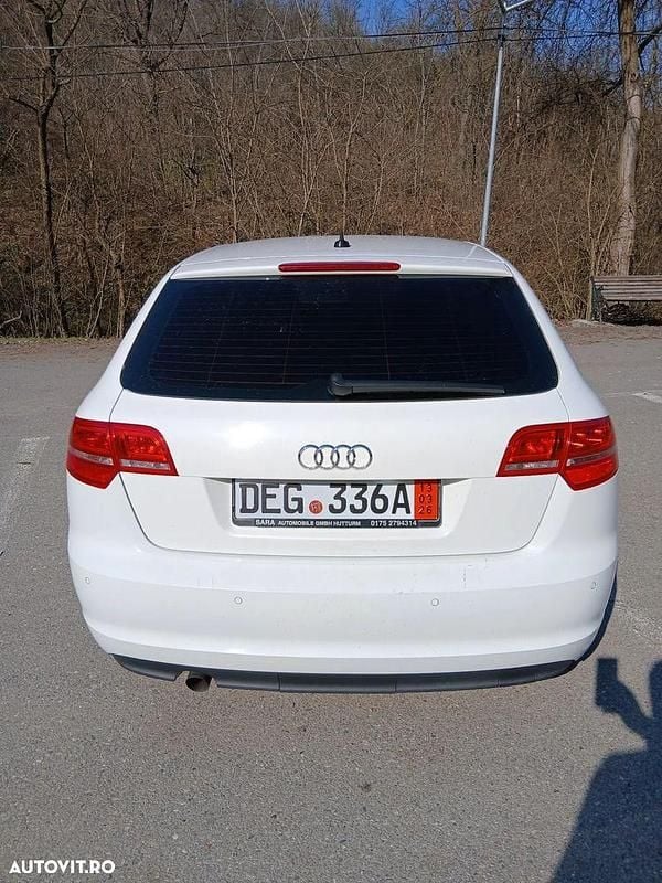 Second-hand Audi A3 S-Line 140 CP (102 kW) 2012 Culoarealb Hatchback