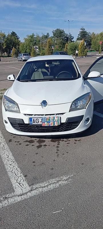 Alb Utilizat 2011 Renault Mégane III Hatchback | 3.499 EUR (Preț bun) - Imagine 1/4