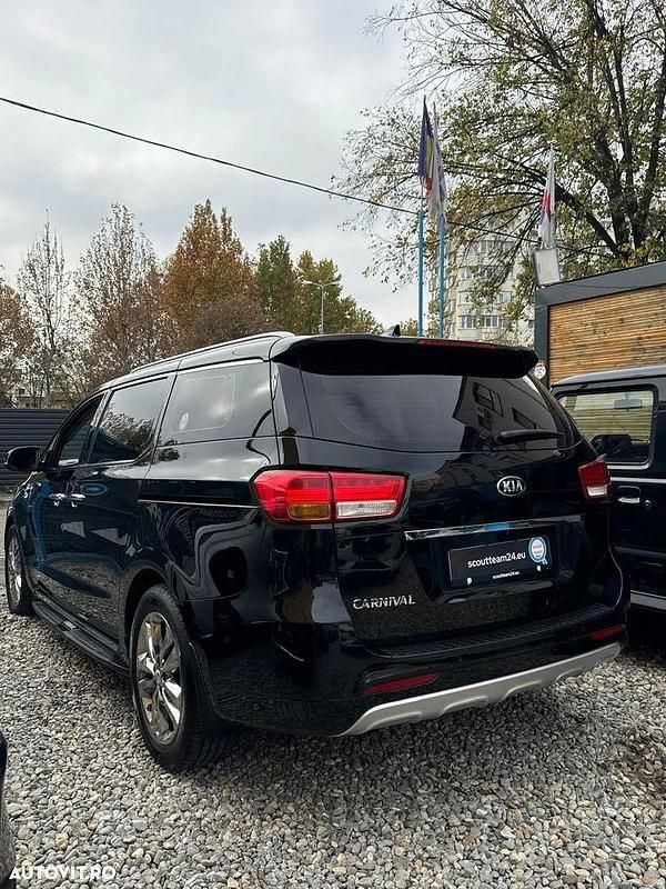 Second-hand Kia Carnival 200 CP (147 kW) 2016 Culoarenegru Monovolum