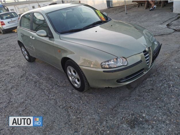 Second-hand Alfa Romeo 147 140 CP (102 kW) 2003 Bej Hatchback