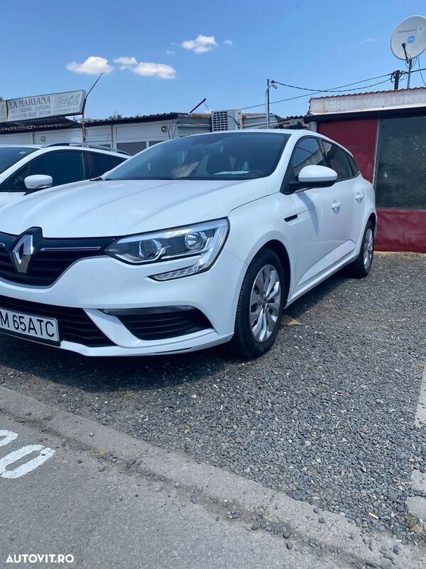 Alb Utilizat 2020 Renault Mégane IV Hatchback | 8.700 EUR (Super Preț) - Imagine 1/4