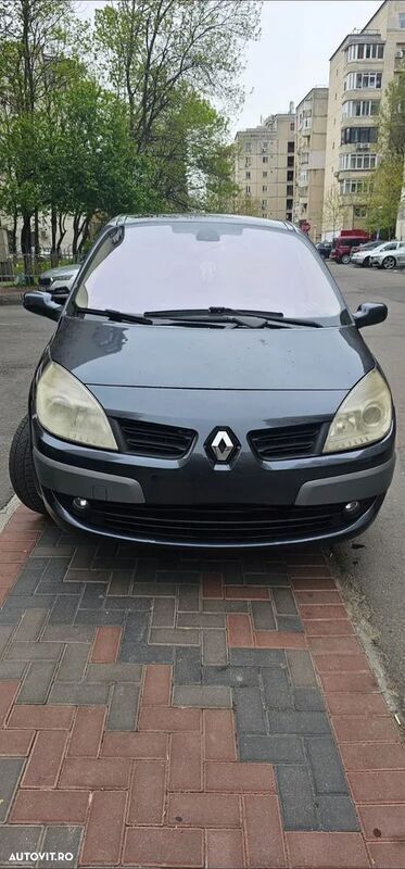 Gri Utilizat 2006 Renault Scénic II Privilege Monovolum | 2.050 EUR - Imagine 1/4