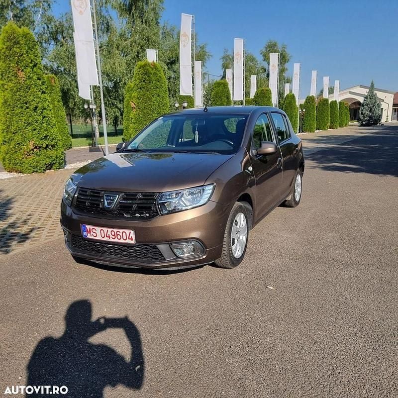 Galbeuriu Utilizat 2017 Dacia Sandero Expression Hatchback | 5.500 EUR (Super Preț) - Imagine 1/4