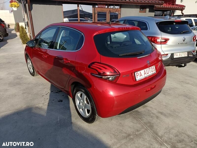 Second-hand Peugeot 208 Allure 110 CP (80 kW) 2017 Rosu Hatchback