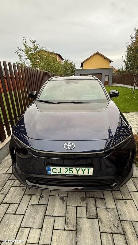 Culoarealbastru Utilizat 2022 Toyota bZ4X SUV | 30.990 EUR (Preț OK) - Imagine 1/4