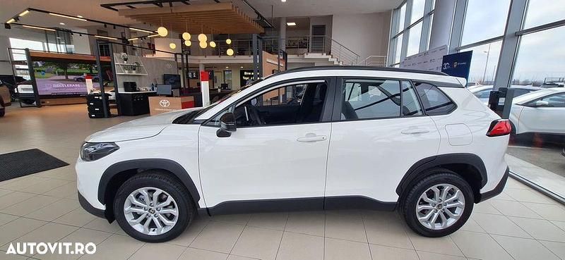 Nouă Toyota Corolla Cross 140 CP (102 kW) 2025 Culoarealb SUV