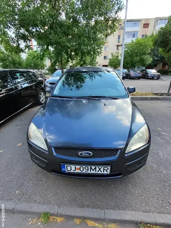 Gri Utilizat 2007 Ford Focus Hatchback | 2.300 EUR (Preț OK) - Imagine 1/4