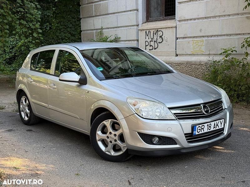 Gri Utilizat 2009 Opel Astra Catch Me Hatchback | 3.490 EUR (Preț OK) - Imagine 1/4